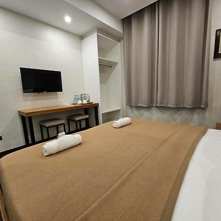 Blue Harbor Hotel Calapan Экстерьер фото