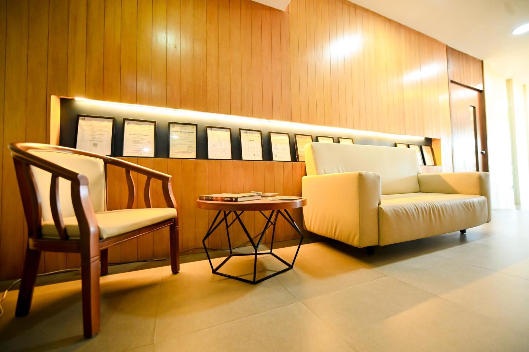 Blue Harbor Hotel Calapan Экстерьер фото