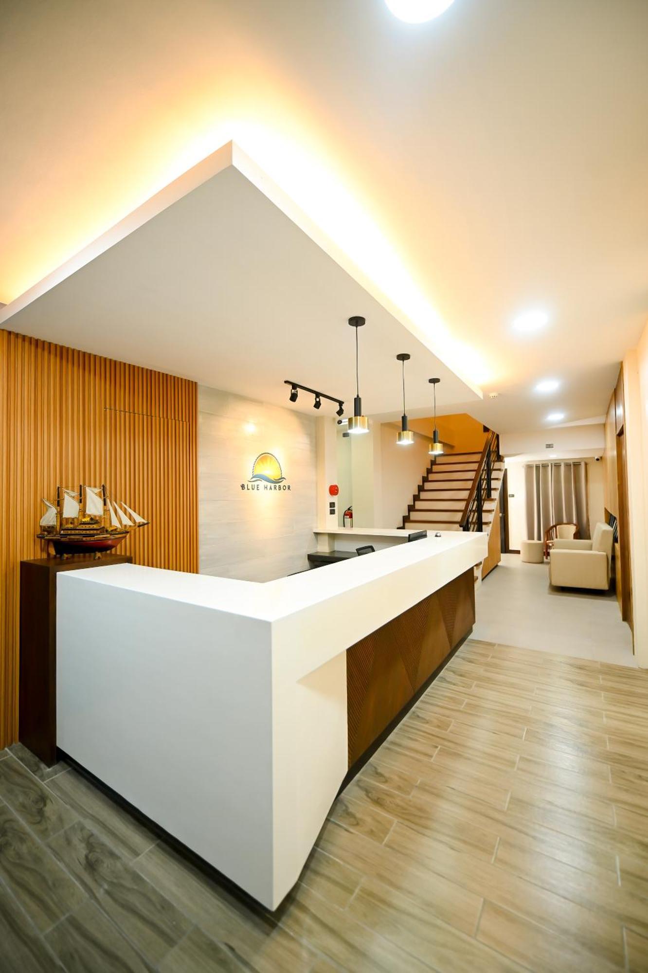 Blue Harbor Hotel Calapan Экстерьер фото