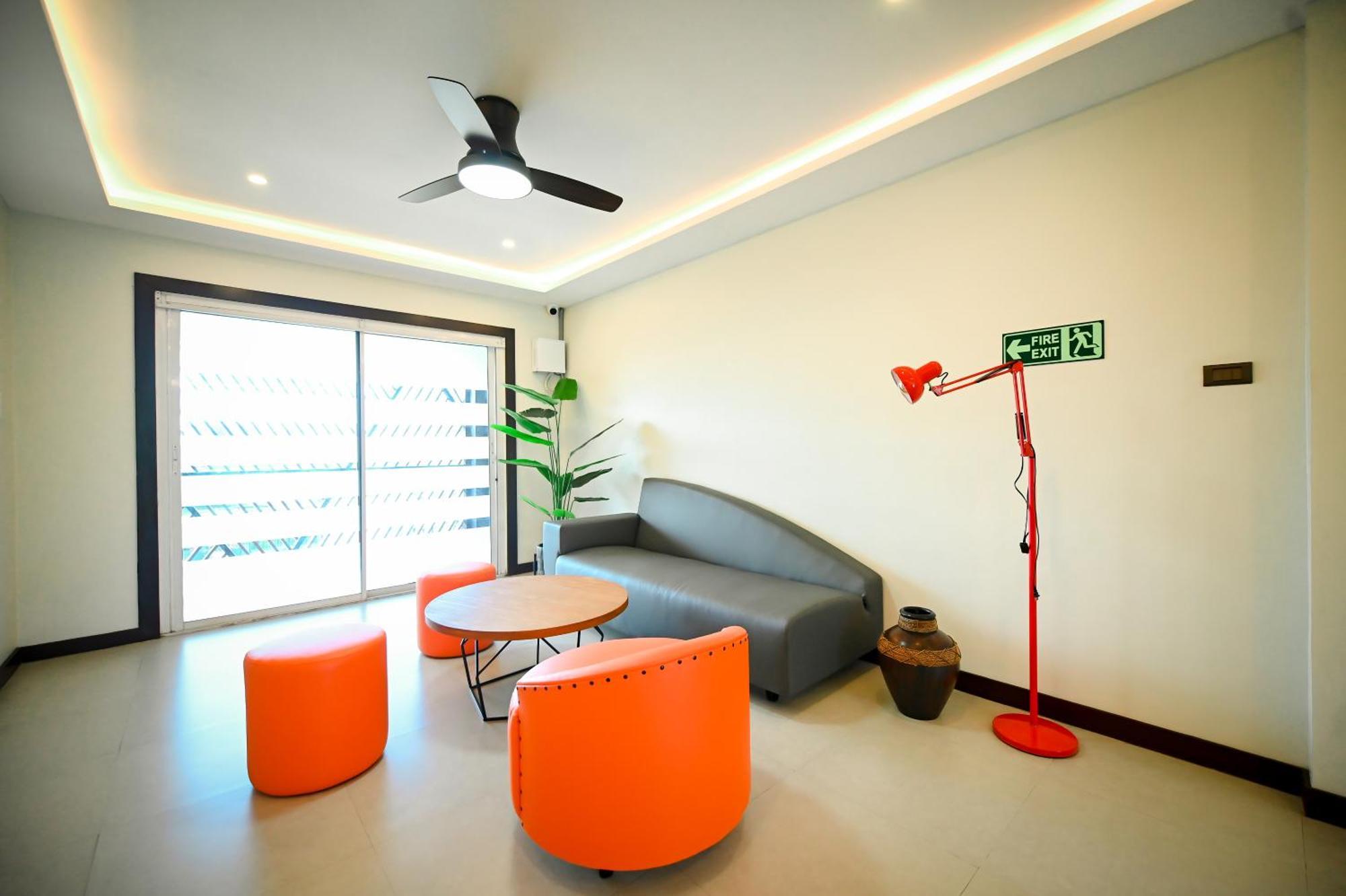 Blue Harbor Hotel Calapan Экстерьер фото