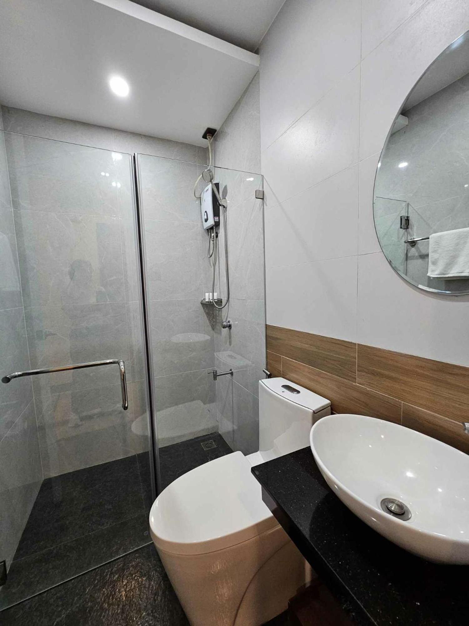 Blue Harbor Hotel Calapan Экстерьер фото
