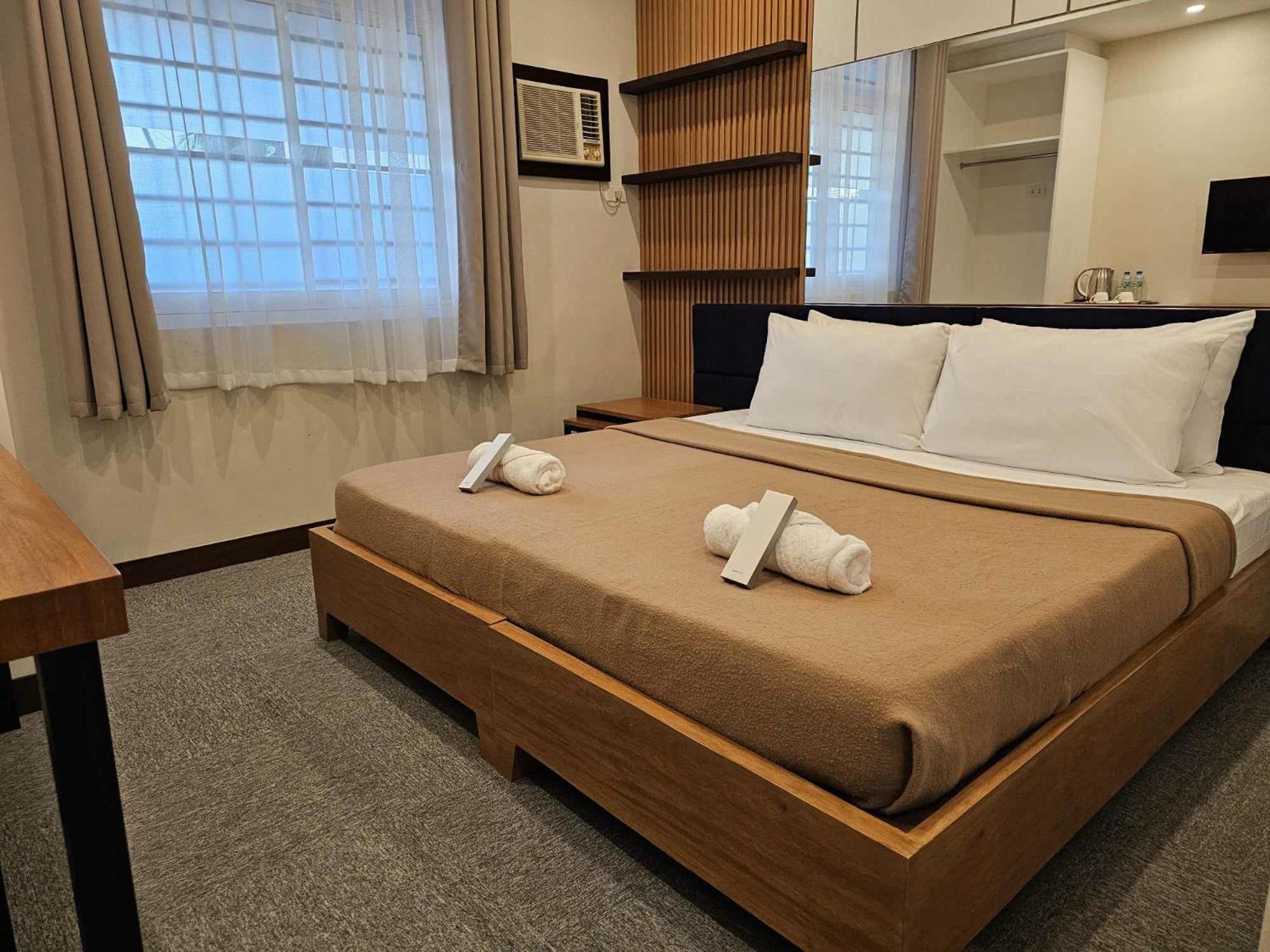 Blue Harbor Hotel Calapan Экстерьер фото